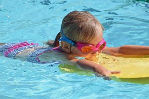 Schwimmerin Kind
